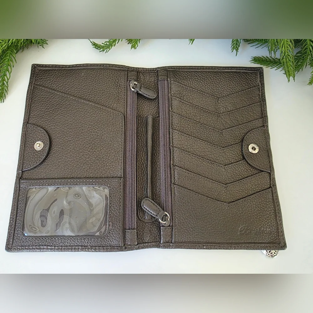 Brighton Ferrara Folio Wallet Pebbled Gray Leather Medallion Accent- Like New - Picture 7 of 13